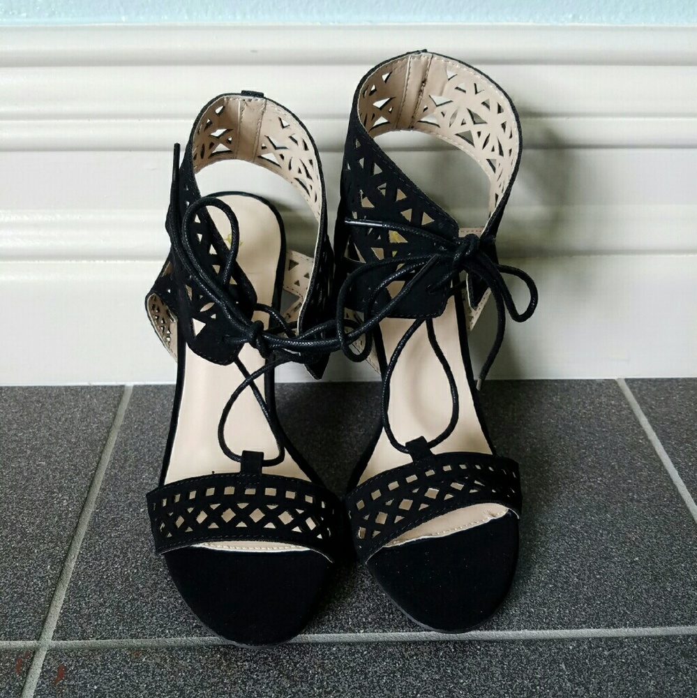 Adorable Lazer Cut Tie Sandals - Picture 2 of 4